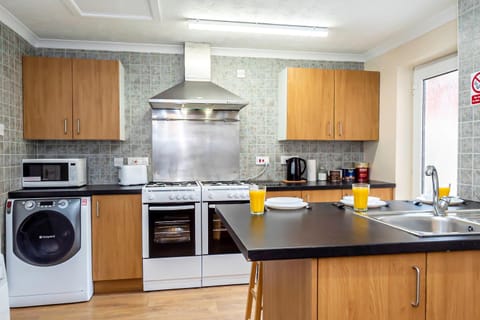 Kitchen or kitchenette, Kitchen or kitchenette