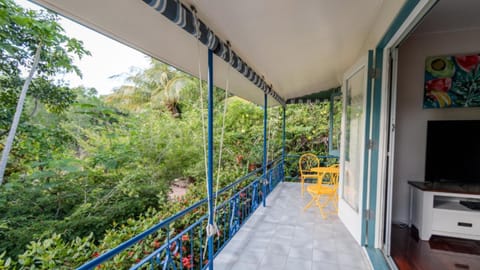 The Butterfly House, Beautiful Home Near The Beach Casa in Florence Bay
