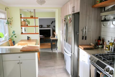 Kitchen or kitchenette, minibar, pet friendly, stove