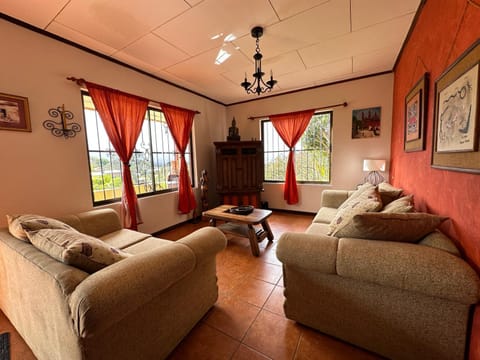 House with spectacular mountain and city views. House in Heredia Province