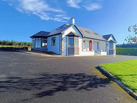 Property building, Facade/entrance, Summer, Sunrise