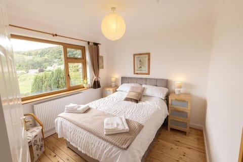 The Dormers - 5 BD Amazing Views of Stroud Valley House in Stroud District