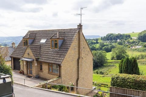 The Dormers - 5 BD Amazing Views of Stroud Valley House in Stroud District