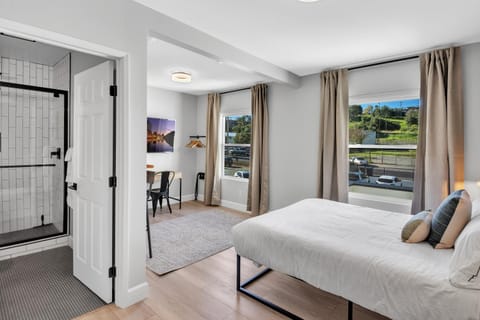 Bed, View (from property/room), Photo of the whole room, Bedroom