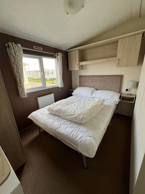 Ormesby 8, Haven Holiday Park, Caister - Four Bedroom, sleeps 8, pets welcome - 2 minutes from the beach! Campground/ 
RV Resort in Caister-on-Sea