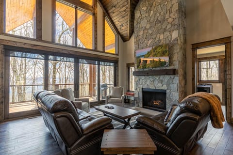 Grayling Lodge at Eagles Nest House in Beech Mountain