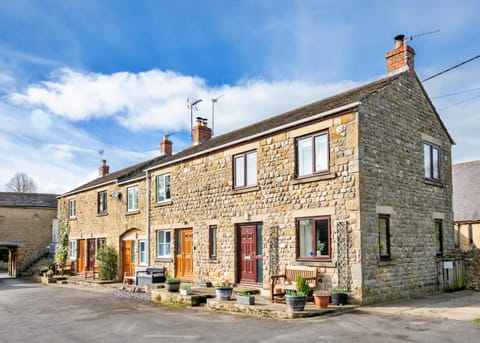 Property building, Off site, Day, Neighbourhood, Landmark view, Street view