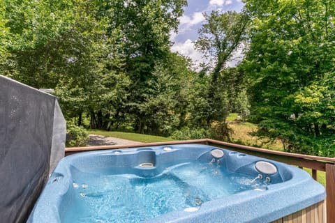 Country Life House in Brushy Fork