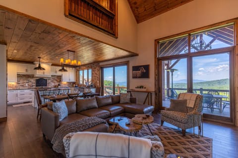 Breezeway Lodge at Eagles Nest House in Beech Mountain