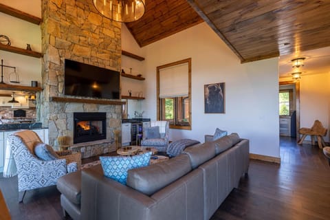 Breezeway Lodge at Eagles Nest House in Beech Mountain