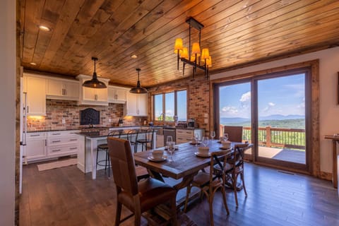 Breezeway Lodge at Eagles Nest Casa in Beech Mountain