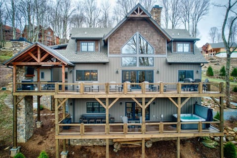 Triple Bear Lodge at Eagles Nest House in Watauga