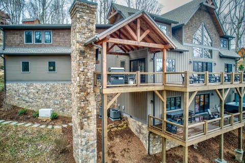 Triple Bear Lodge at Eagles Nest House in Watauga