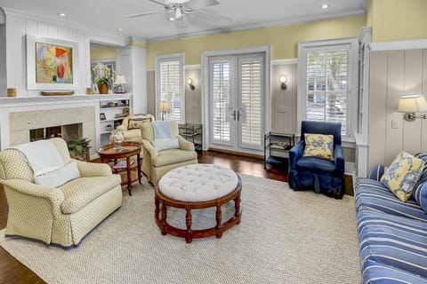 Short Walk to Beach Club, Close to Seaside 3BR Home & Carriage House home Maison in Seaside