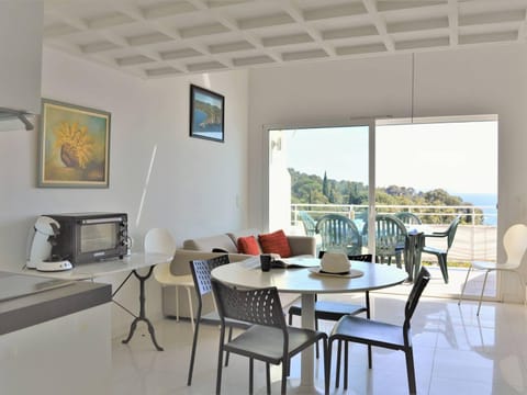 Duplex moderne 5 pers avec terrasse et parking - FR-1-251-456 Apartment in Le Lavandou