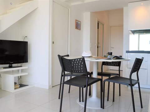 Duplex moderne 5 pers avec terrasse et parking - FR-1-251-456 Apartment in Le Lavandou