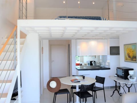 Duplex moderne 5 pers avec terrasse et parking - FR-1-251-456 Apartment in Le Lavandou