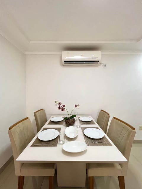 Seating area, Dining area, air conditioner