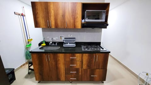 Kitchen or kitchenette, minibar, stove