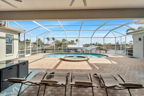 Luxury Canal Front Apollo Beach Spa Pool Home With Private Dock House in Apollo Beach