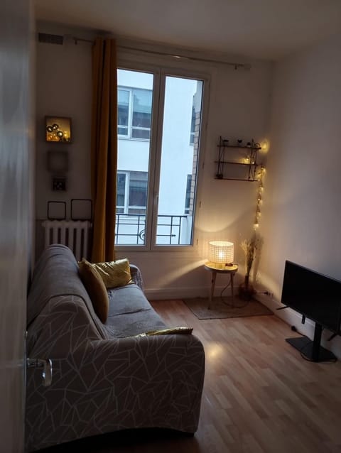 Petit nid d'amour Condo in Levallois-Perret