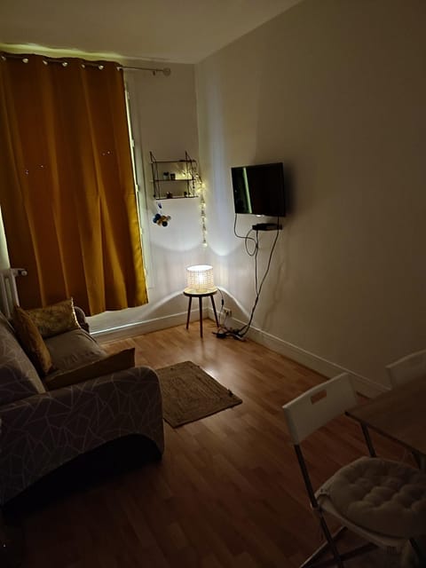 Petit nid d'amour Apartment in Levallois-Perret