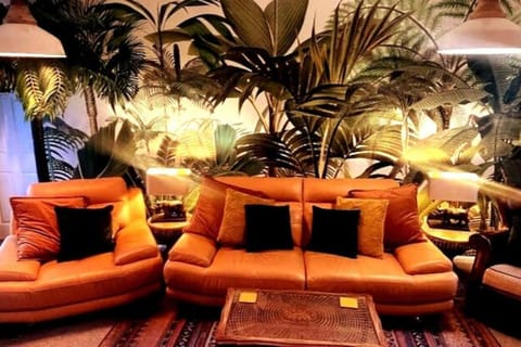 Palm View Luxury Botanical Themed apartment with sauna Apartment in Saint Austell