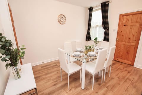 Modern, stylish city centre 3 bed property sleeps 6 House in Lincoln