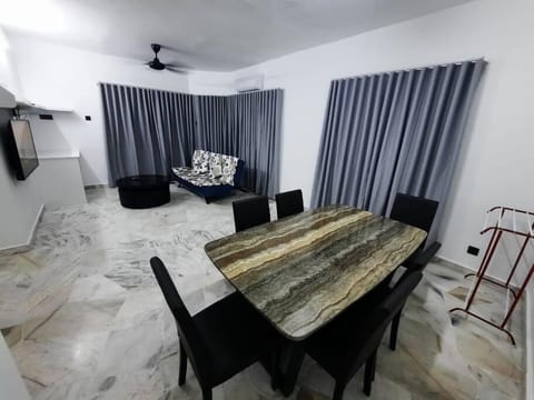 XHQ Home Stay - BayView B-9-1 Apartment in Port Dickson