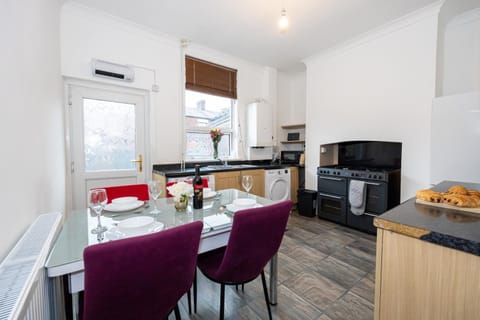 Cosy Two bedroom Terrace Blackburn Casa in Blackburn