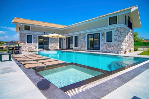 Property building, Pool view, Swimming pool