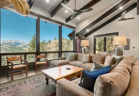 Moose Den Luxury Vacation Home at Windcliff home House in Estes Park