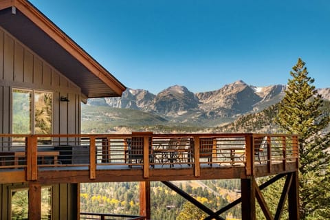 Moose Den Luxury Vacation Home at Windcliff home Casa in Estes Park