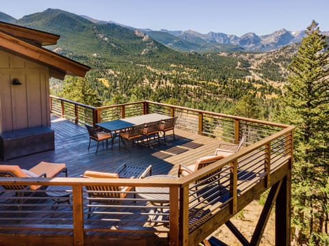 Moose Den Luxury Vacation Home at Windcliff home House in Estes Park