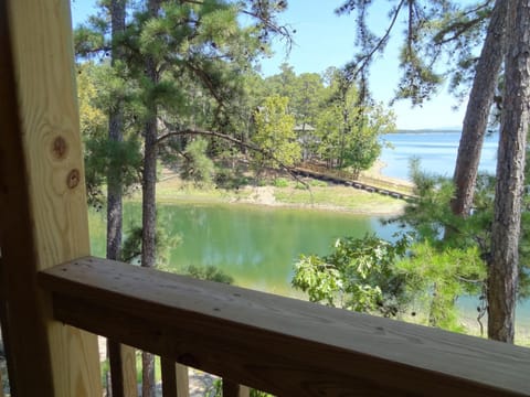 C22, a luxury, three bedroom, three bath Harbor North cottage overlooking the lake cottage House in Lake Ouachita