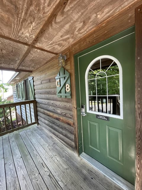 C8, Two bedroom, two bath log-sided, lake view luxury cottage with hot tub cottage House in Lake Ouachita