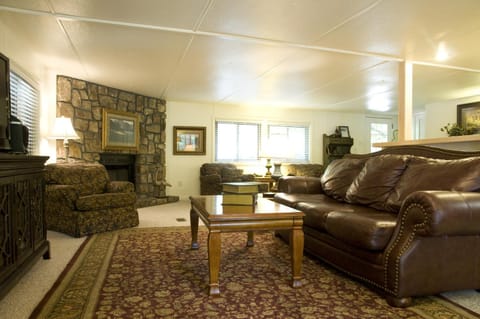 Harbor House, a secluded three bedroom, two bath home on the lake home House in Lake Ouachita