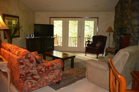 37DPD, Two bedroom, two bath log-sided condo with forest view condo Copropriété in Lake Ouachita