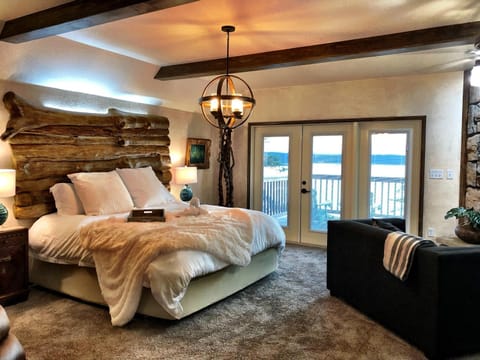 C25, Four bedroom, 4 1 2 bath luxury log-sided cottage with hot tub cottage Maison in Lake Ouachita