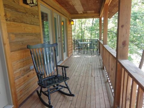 37CPD, Two bedroom, two bath log-sided condo with forest view condo Condominio in Lake Ouachita