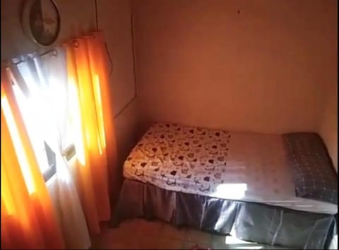 TINA TRANSIENT HOME Chambre d’hôte in Nasugbu