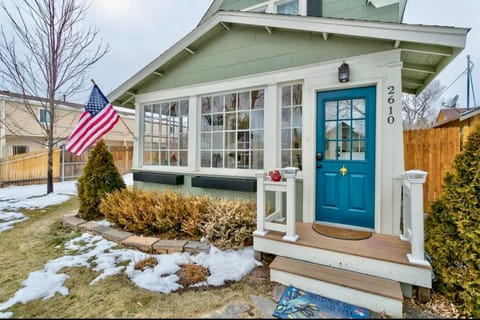 The Historic Blue Bird Cottage Casa in Colorado Springs