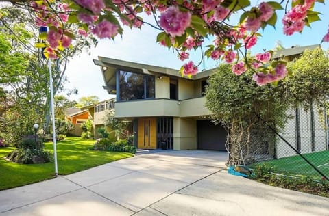 Property building, Day, Garden, Garden view