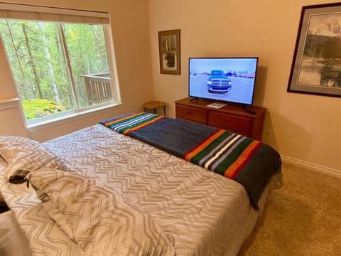 Guest Suite with Hot Tub - Edge of the Wild Chambre d’hôte in Eagle River