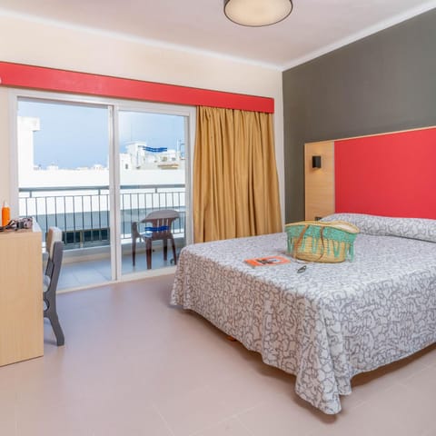 The Red Hotel - Adults Only Hôtel in Sant Antoni Portmany