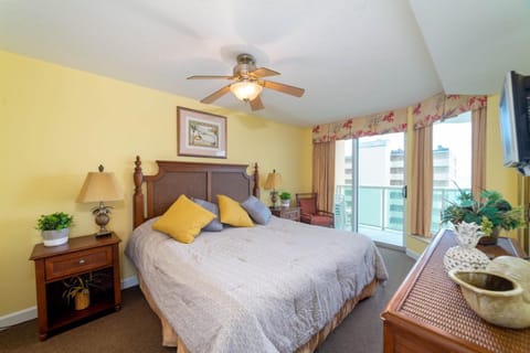 Malibu Pointe Beach Club - Across The Street From The Ocean! Sleeps 12 guests! House in Crescent Beach