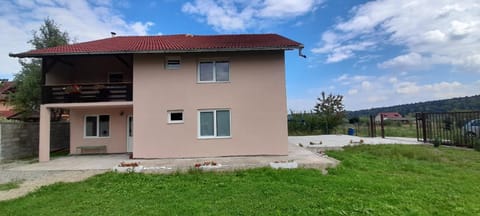 CASA FLOARE DE COLT House in Brașov County