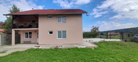 CASA FLOARE DE COLT House in Brașov County