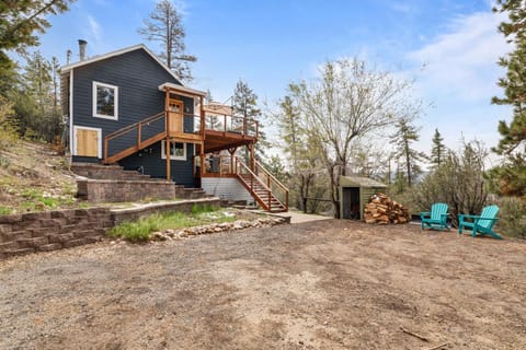 Enchanted Hideaway - Newly remodeled with Hot Tub and Lake Views! cabin house in Fawnskin