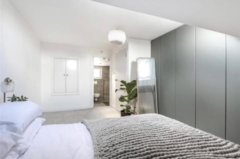 No.1 Universal House - Double Bedroom Apartment Apartamento in Bromley